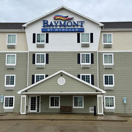 Baymont By Wyndham Dickinson Hotel Exterior photo