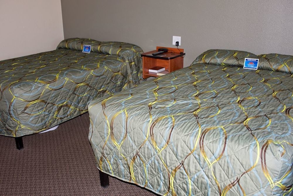 Baymont By Wyndham Dickinson Hotel Room photo