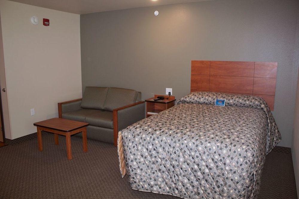Baymont By Wyndham Dickinson Hotel Room photo