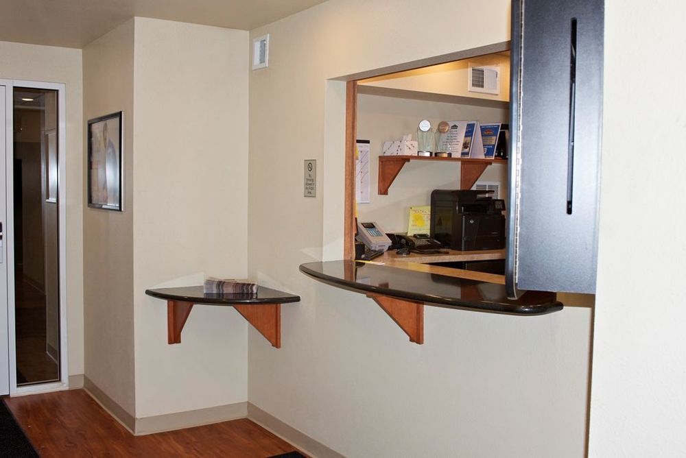 Baymont By Wyndham Dickinson Hotel Interior photo
