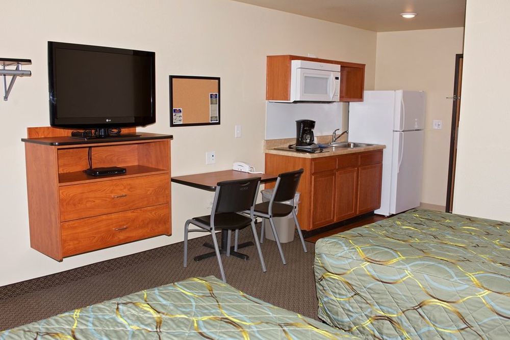 Baymont By Wyndham Dickinson Hotel Room photo