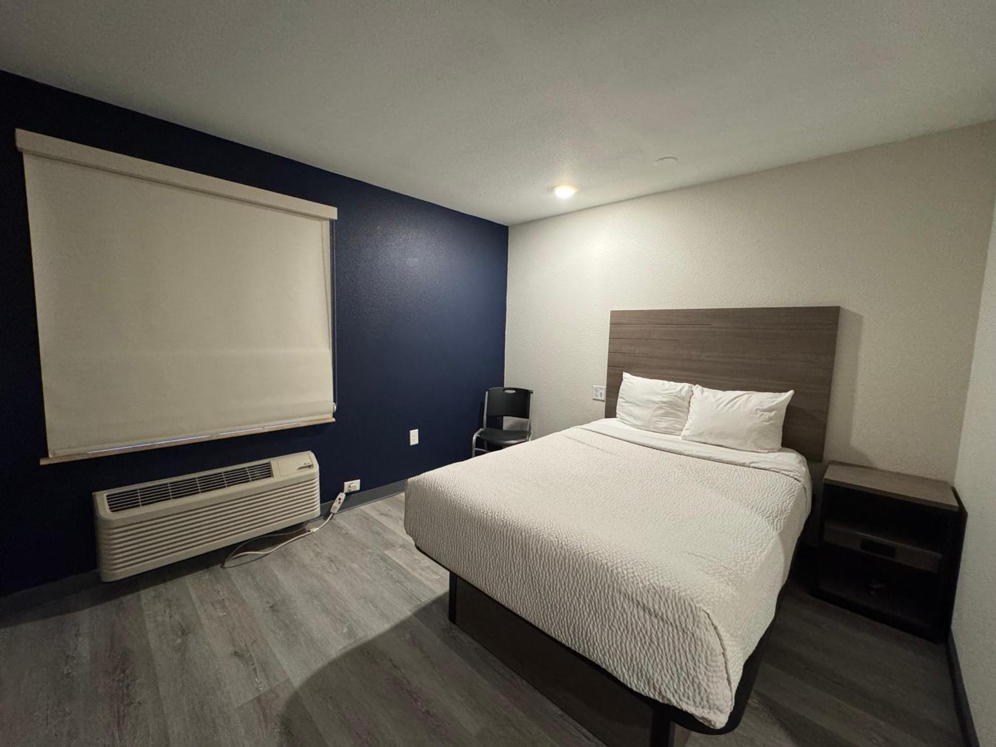 Baymont By Wyndham Dickinson Hotel Exterior photo