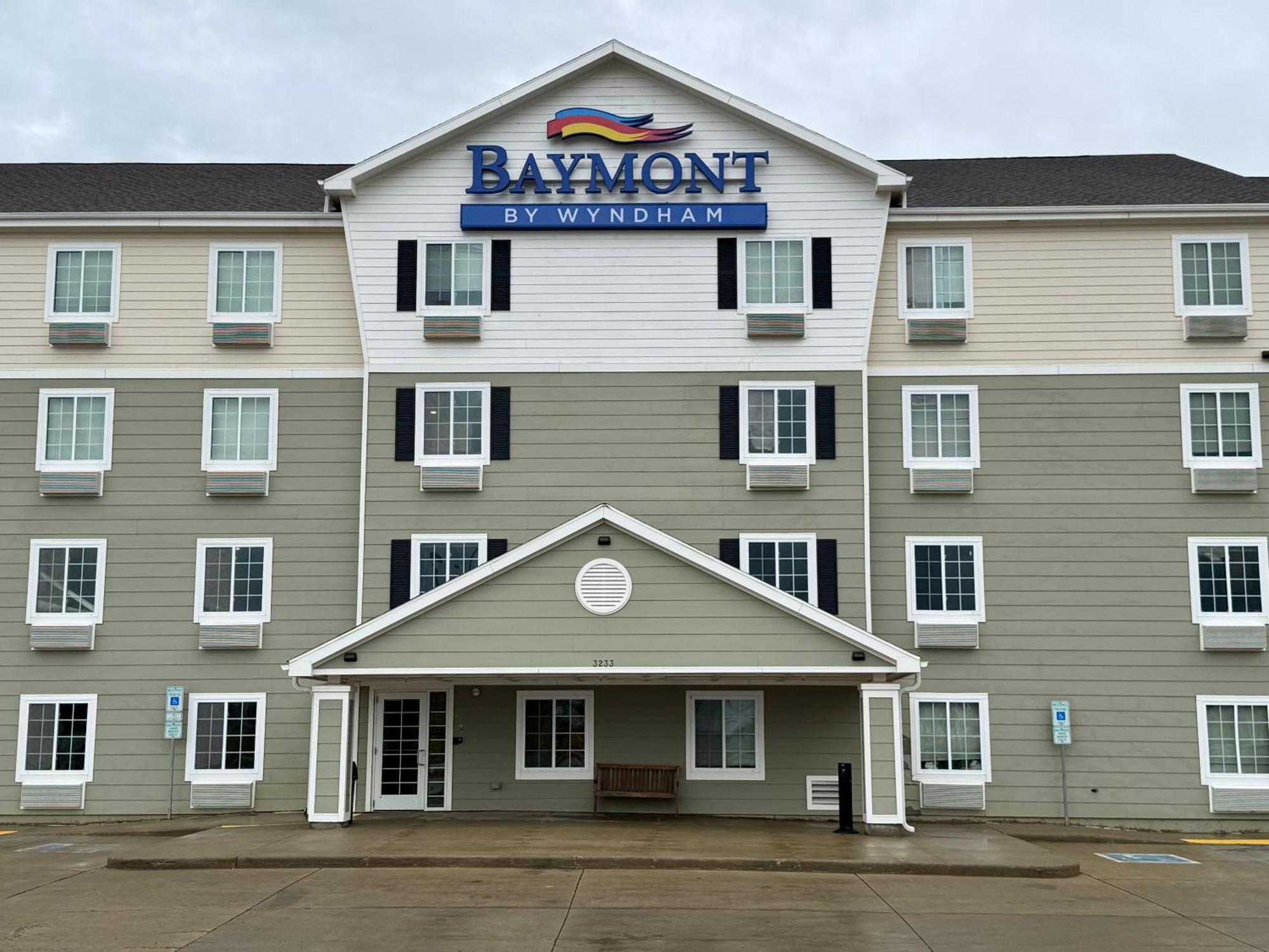 Baymont By Wyndham Dickinson Hotel Exterior photo