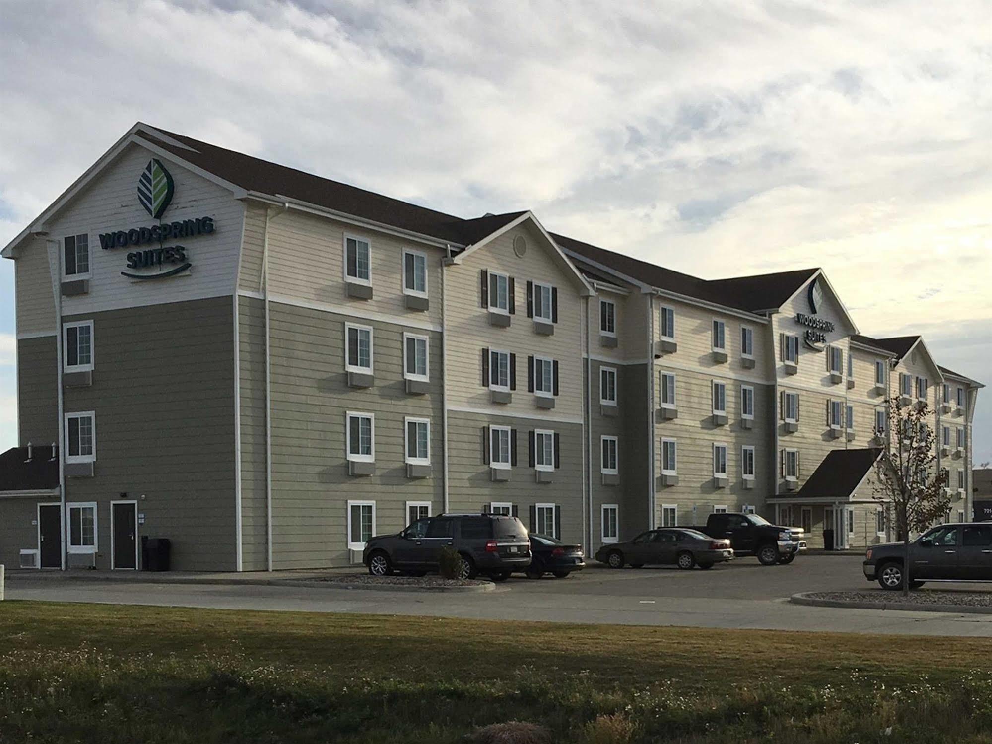 Baymont By Wyndham Dickinson Hotel Exterior photo